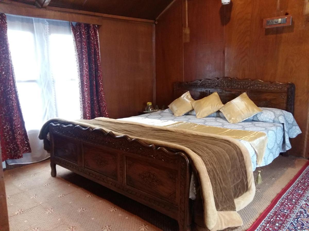 Houseboat Moon Of Kashmir Hotel Srīnagar Екстериор снимка