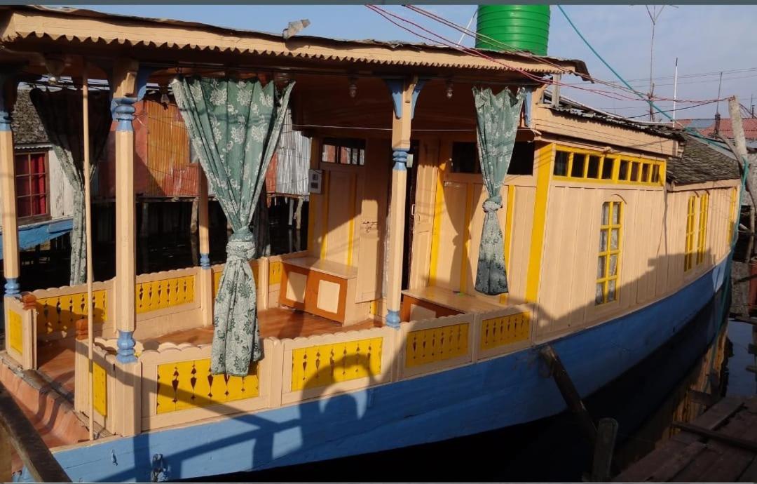 Houseboat Moon Of Kashmir Hotel Srīnagar Екстериор снимка