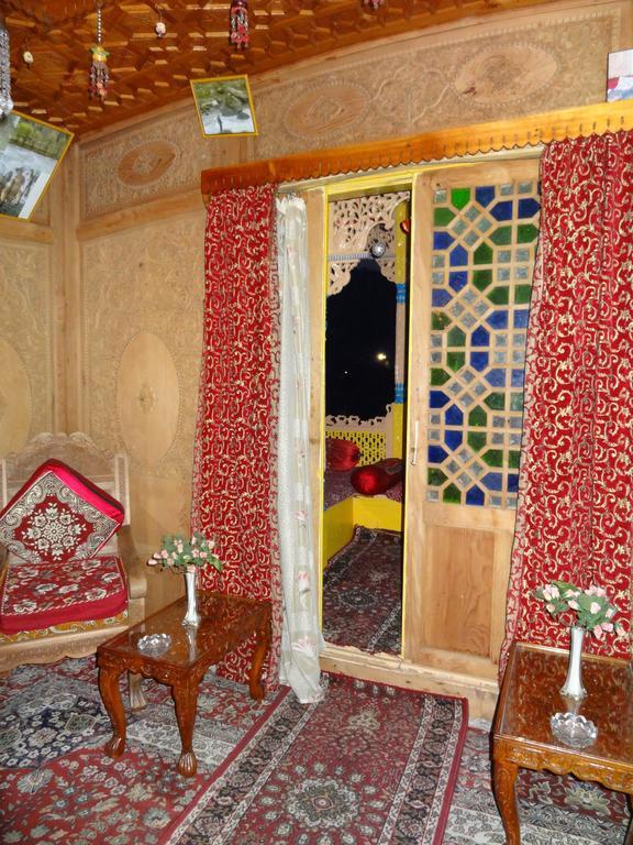 Houseboat Moon Of Kashmir Hotel Srīnagar Екстериор снимка