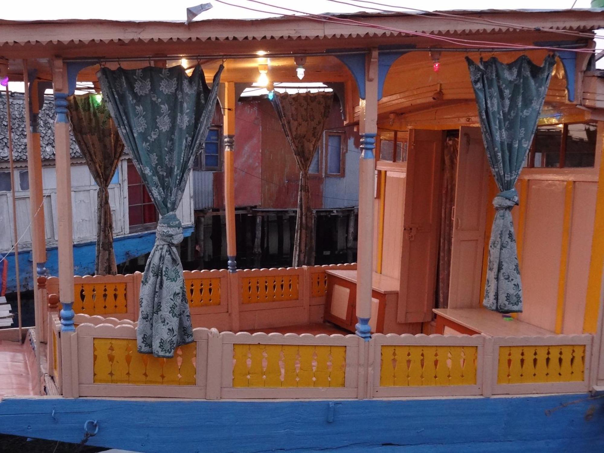 Houseboat Moon Of Kashmir Hotel Srīnagar Стая снимка