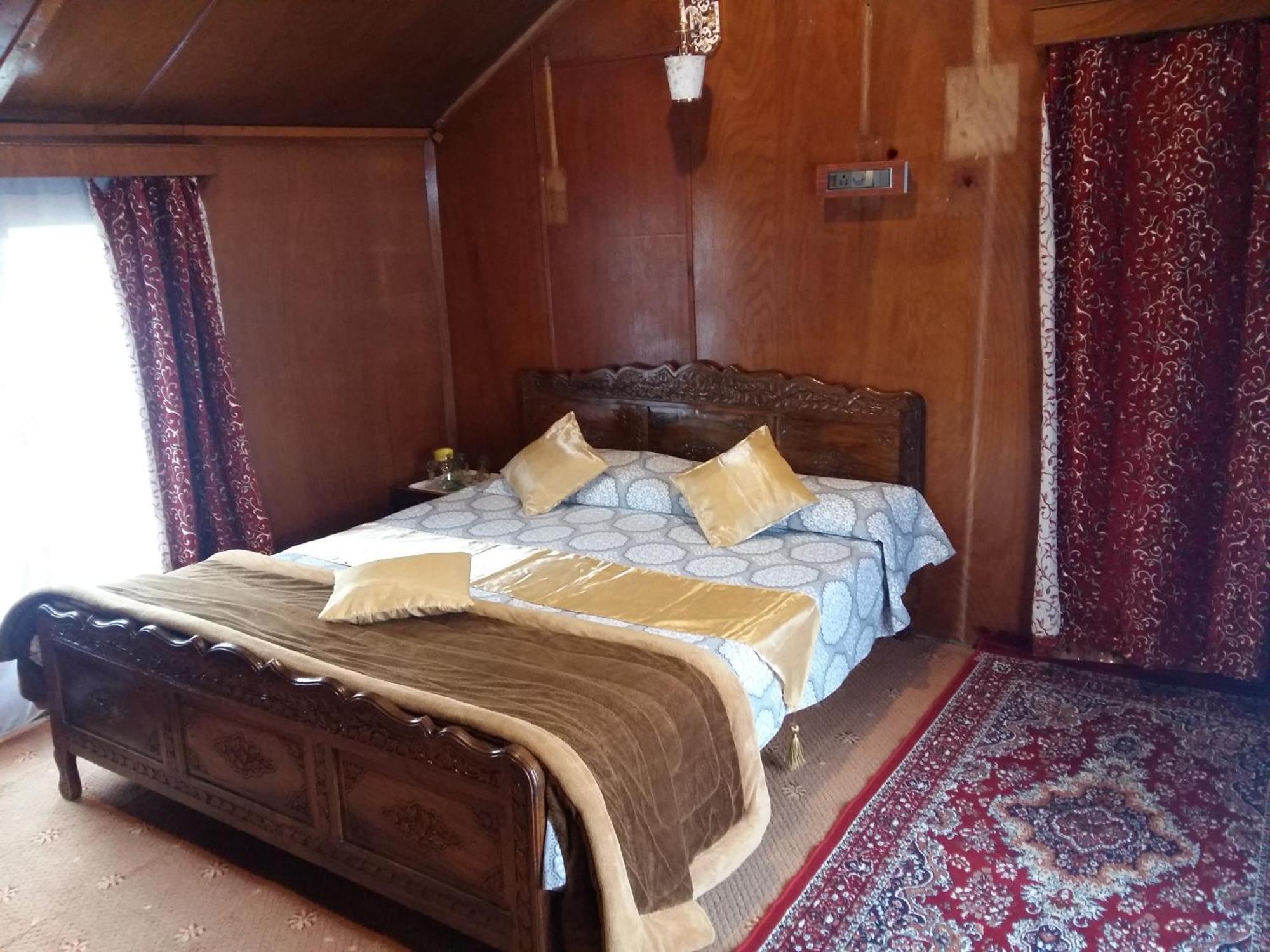 Houseboat Moon Of Kashmir Hotel Srīnagar Стая снимка