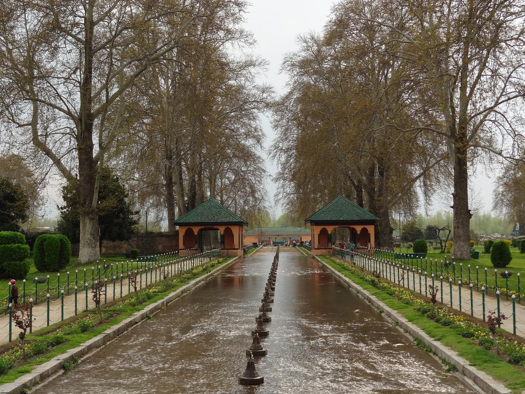 Houseboat Moon Of Kashmir Hotel Srīnagar Екстериор снимка