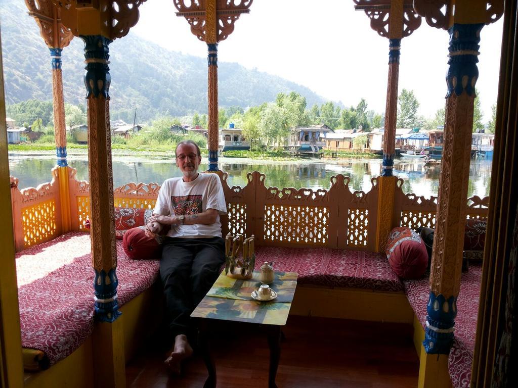 Houseboat Moon Of Kashmir Hotel Srīnagar Екстериор снимка