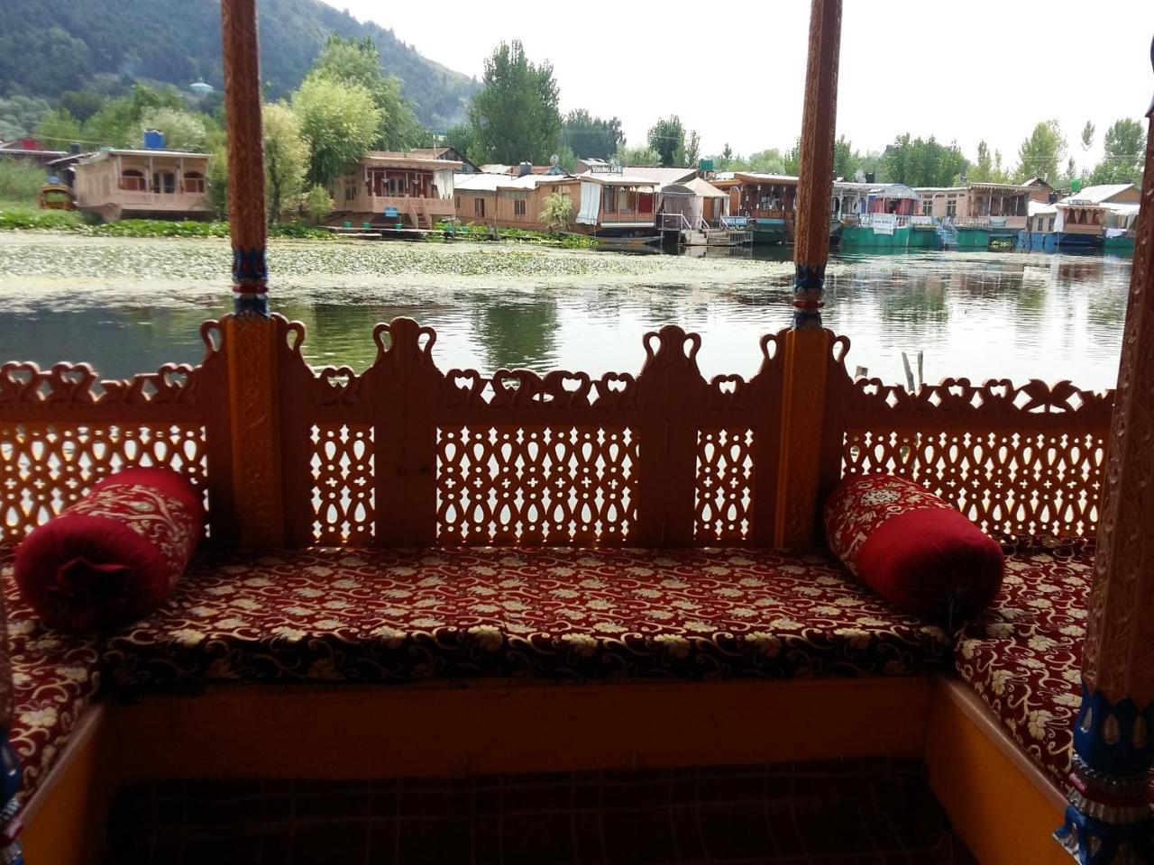 Houseboat Moon Of Kashmir Hotel Srīnagar Екстериор снимка